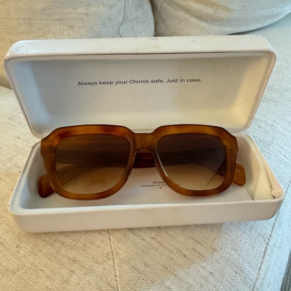 CHIMI Sunglasses in color Havana